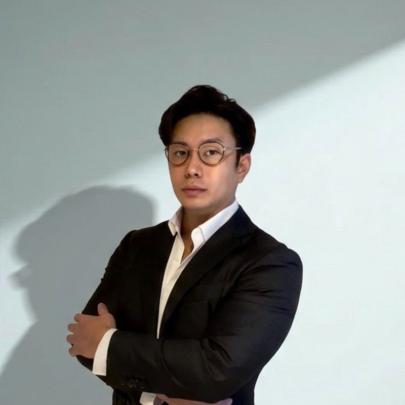 代表 室木 拓人